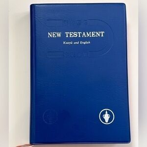 The New Testament‎ Kuoyu and English book like new